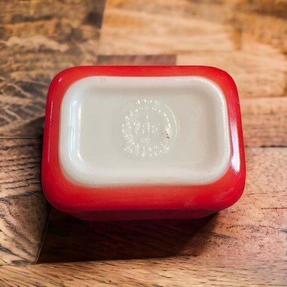 VINTAGE Pyrex 2 Piece Set Red & Green - Picture 2 of 8